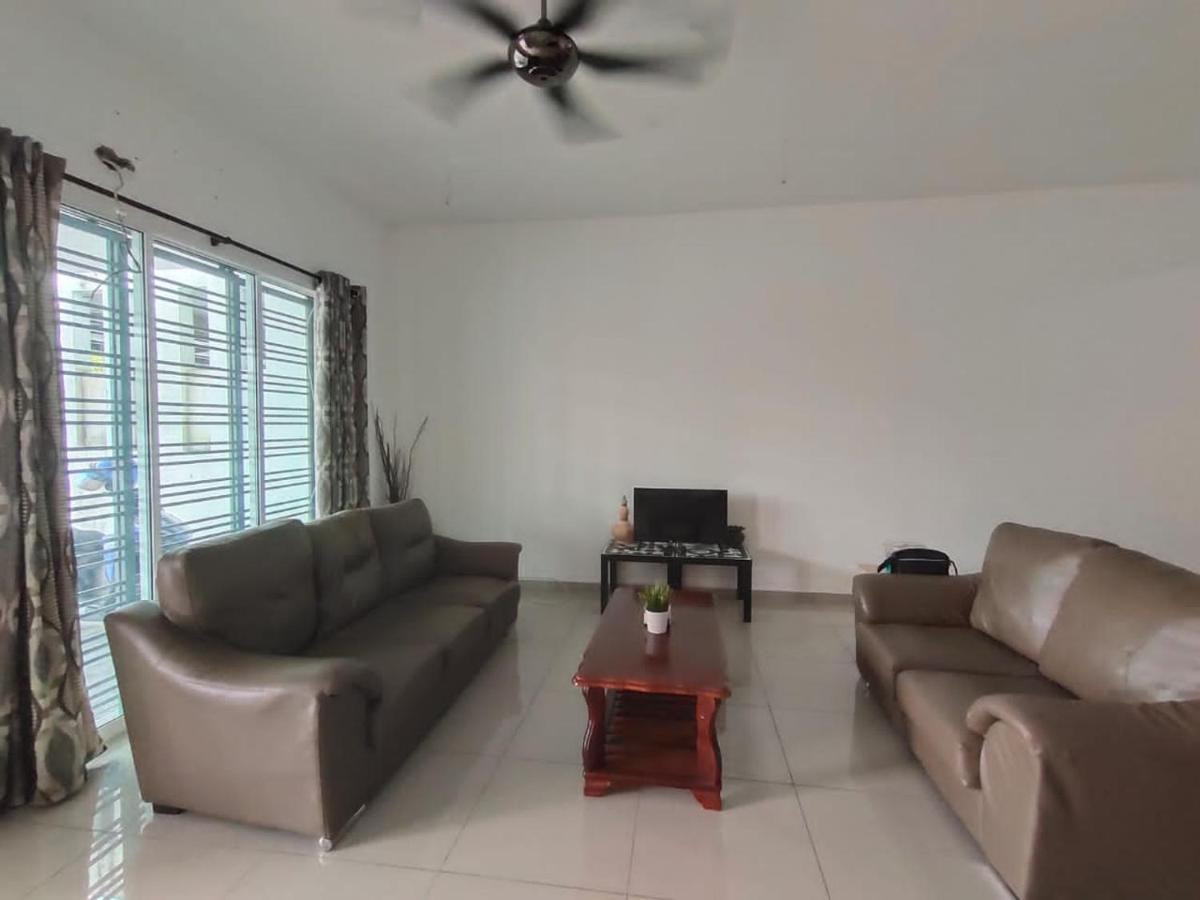 Homestay Indah *